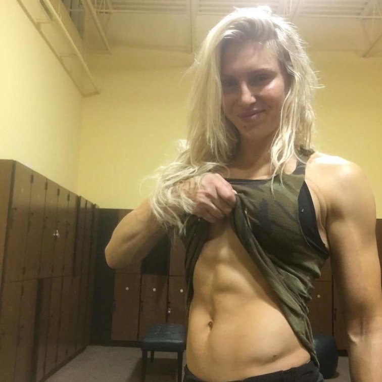 Charlotte-Flair-fappening-003276