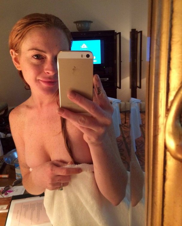 Lindsay Lohan goes-sexy