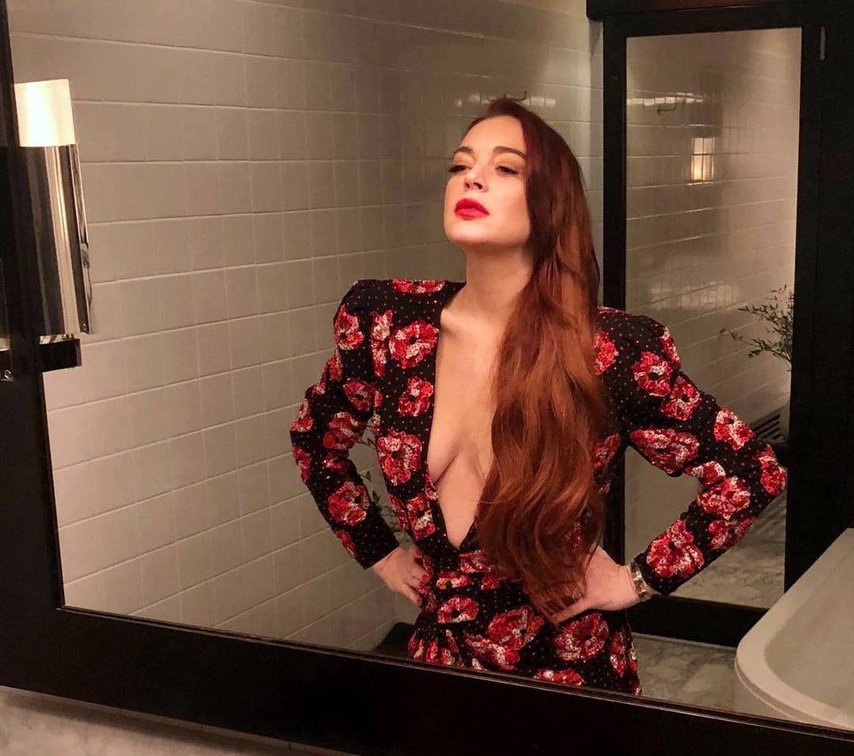 Lindsay Lohan sexy-boobs