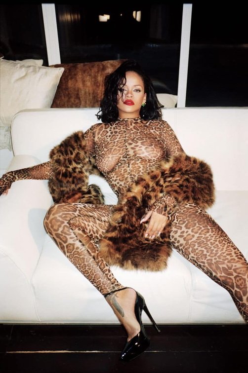 Rihanna-Sexy-fappening-012560
