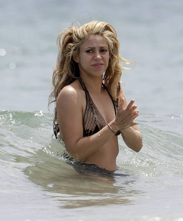 Shakira goes-sexy